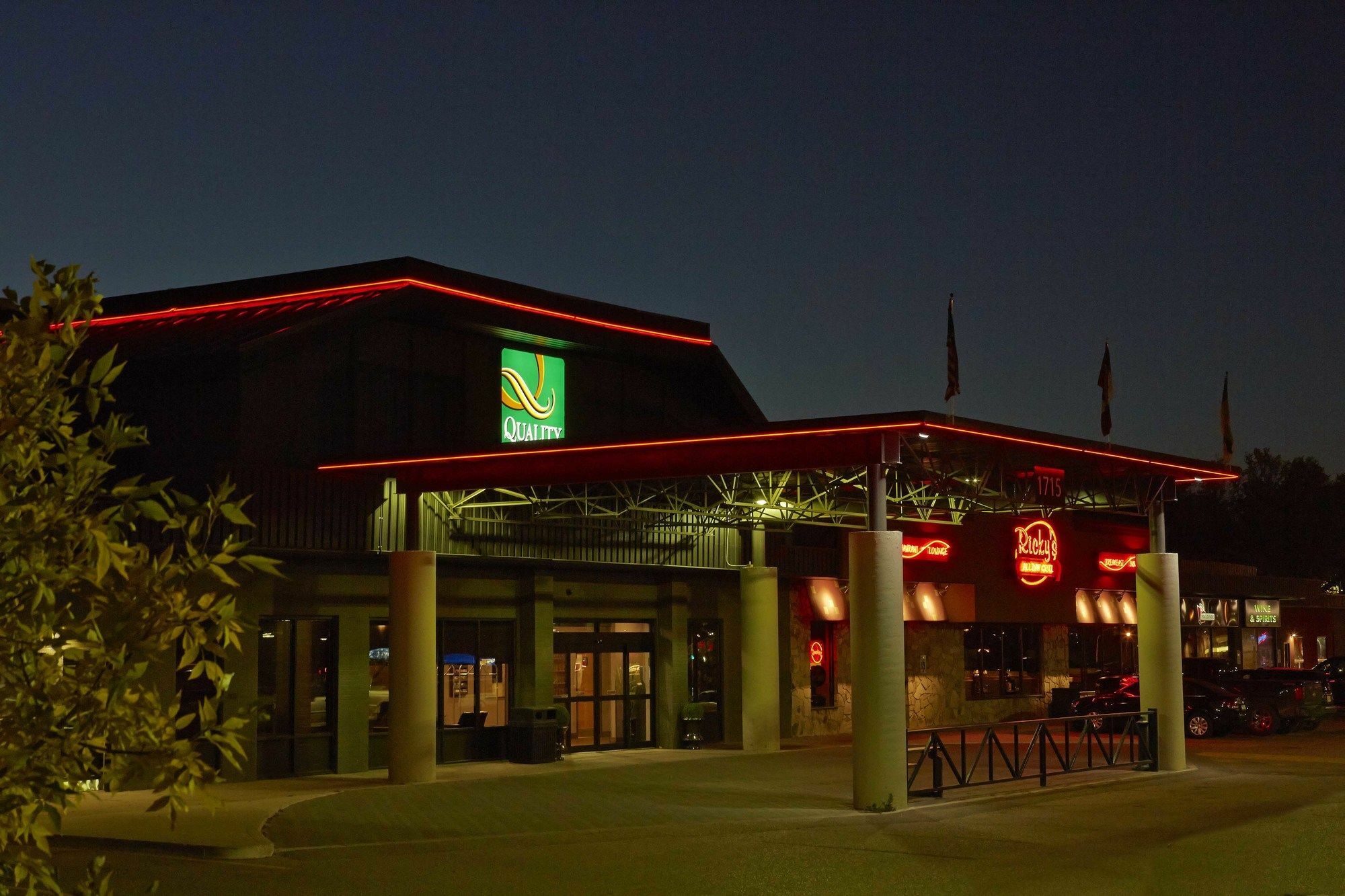 Quality Inn And Suites Saskatoon Exterior photo